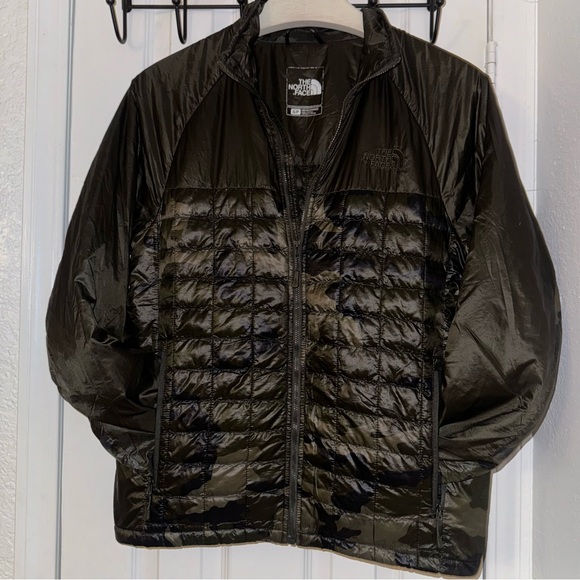 North Face Jacket Camo Print - Picture 4 of 4